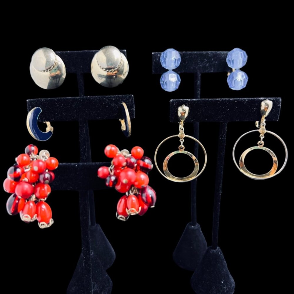 Lot of 5 Gold Tone Clip On Earrings (5261)
